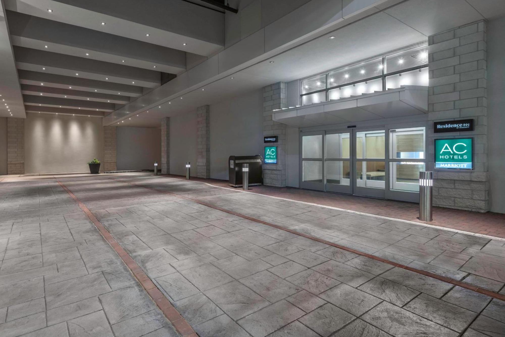 Ac Hotel By Marriott Charlotte City Center Exterior photo